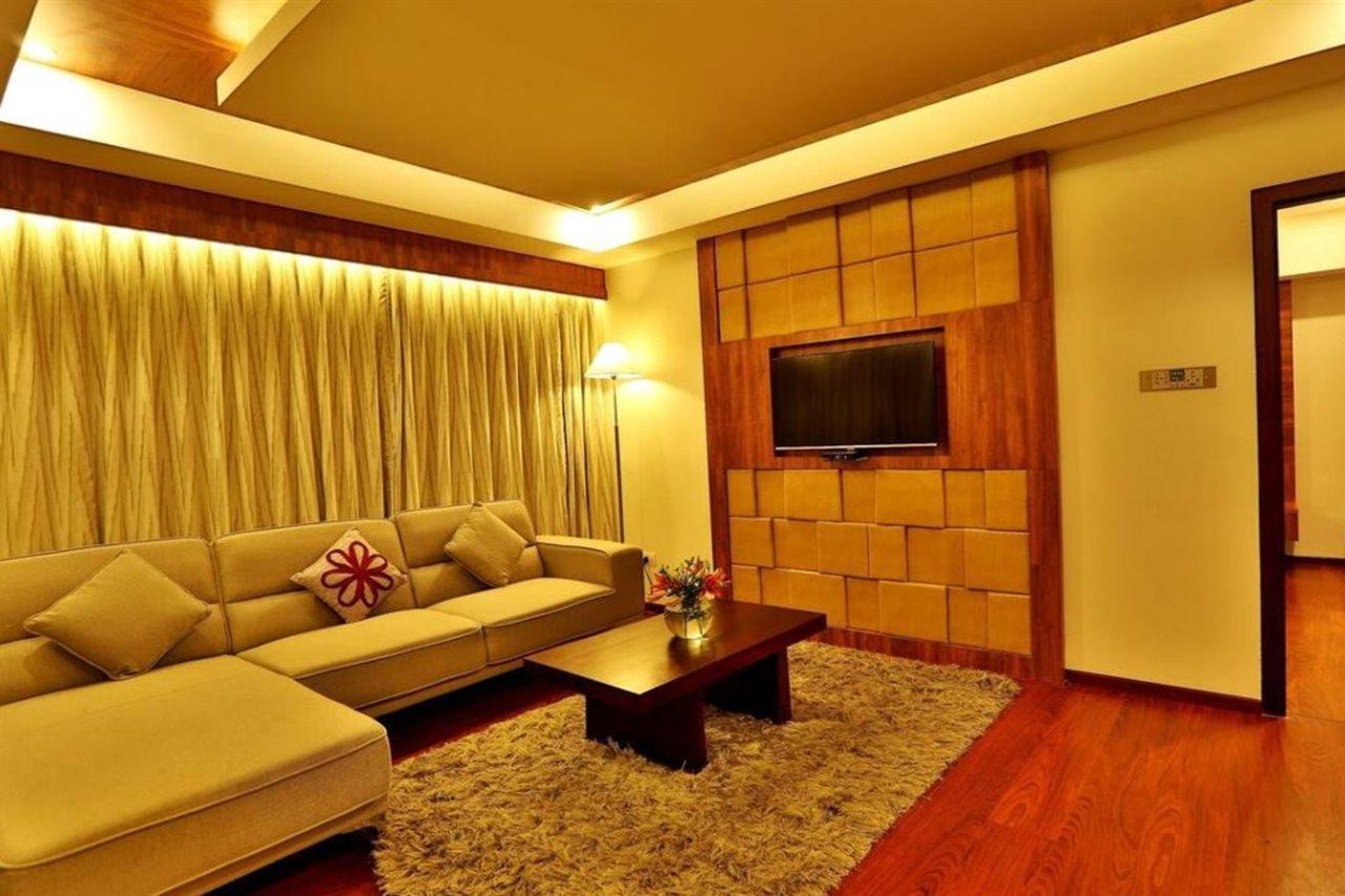 Olive Downtown Hotel Kochi Buitenkant foto