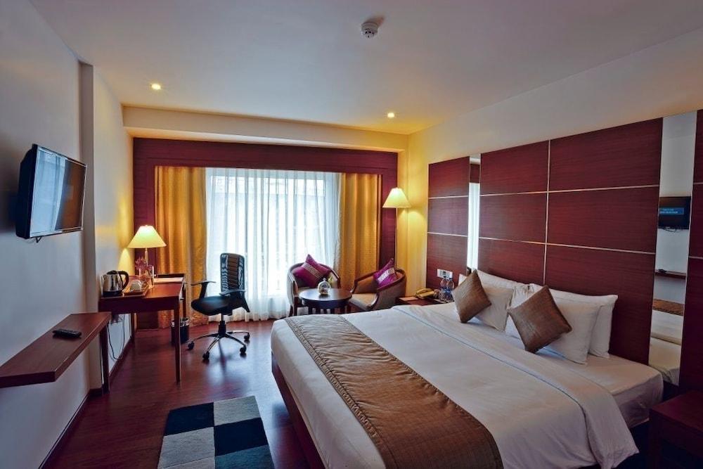 Olive Downtown Hotel Kochi Buitenkant foto