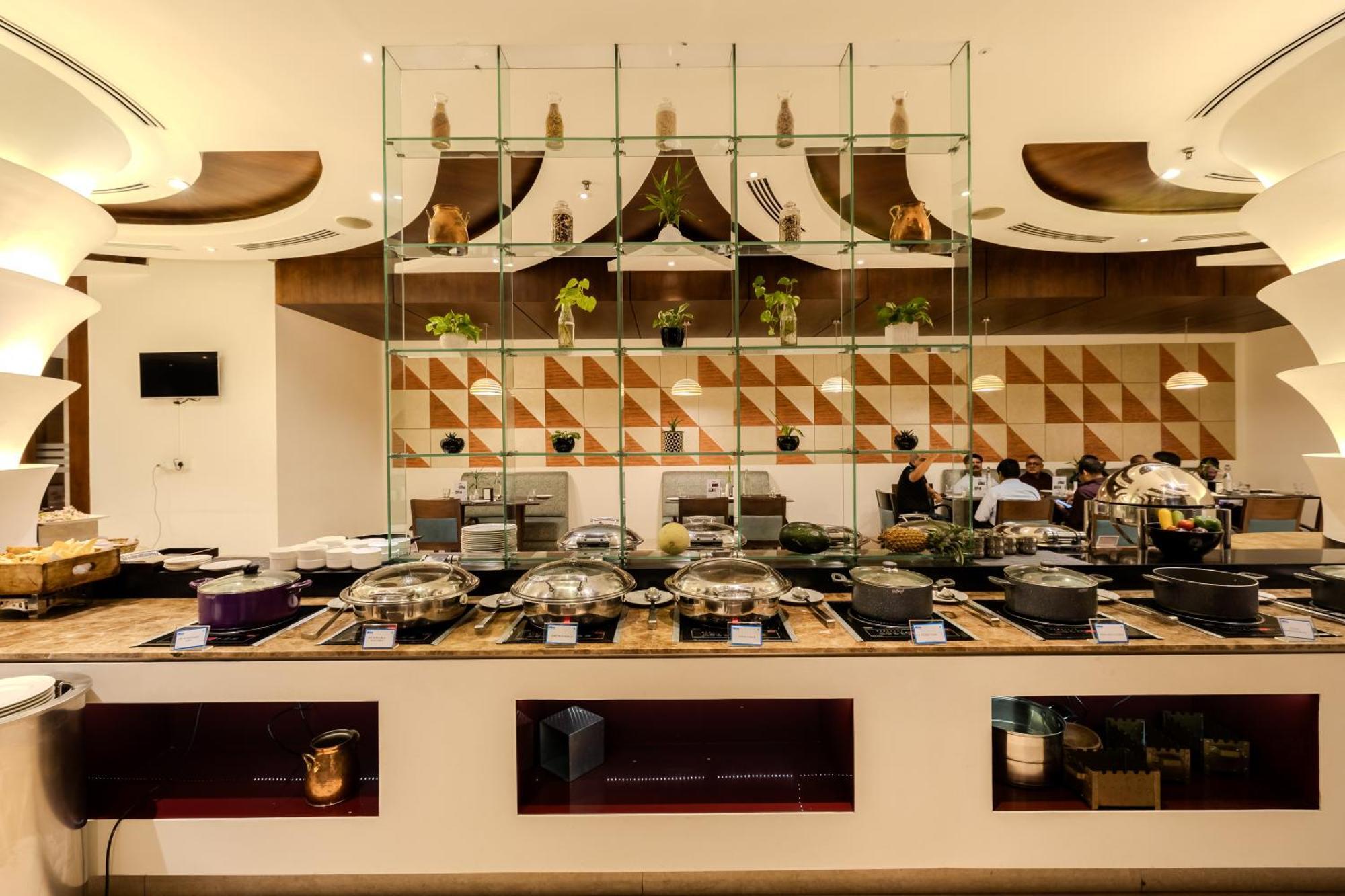 Olive Downtown Hotel Kochi Buitenkant foto